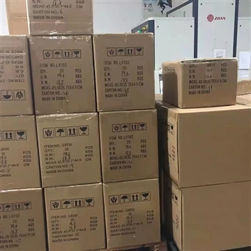 Kupac 7000 komada prilagođenih čeka na otpremu morem u luci Shenzhen. Zahvalj...