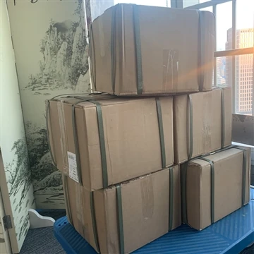 Kupac 7200 komada prilagođenih čeka na otpremu morem u luci Shenzhen. Zahvalj...